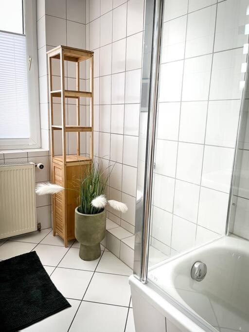 Ferienwohnung Bali Style Mit High Speed Wlan Und Gratis Parkplatz Gera Exteriér fotografie
